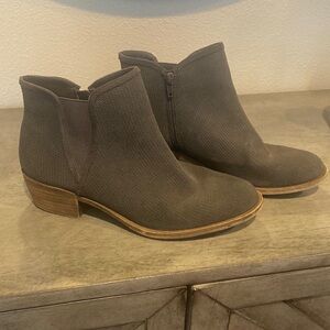 Kenzie boots - lightly worn - size 8.5 women’s